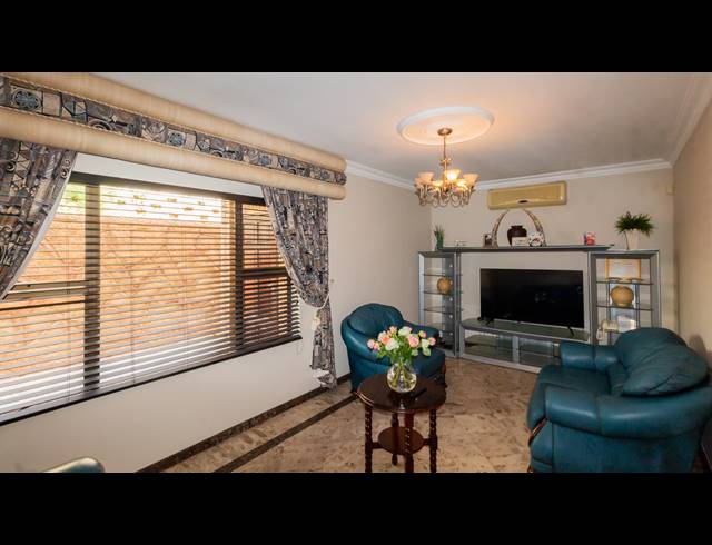 4 BEDROOM HOUSE FOR SALE IN BLUFF